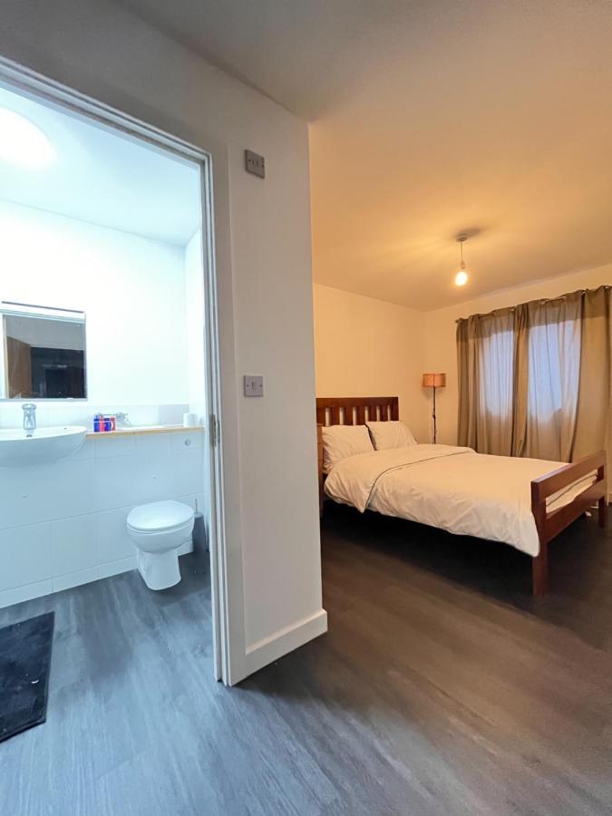 Spacious London Apartment 5 Min Walk To Leytonstone Underground Station And 5 Stops To Zone 1 المظهر الخارجي الصورة