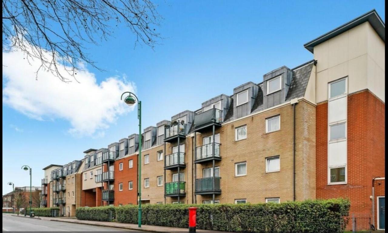 Spacious London Apartment 5 Min Walk To Leytonstone Underground Station And 5 Stops To Zone 1 المظهر الخارجي الصورة