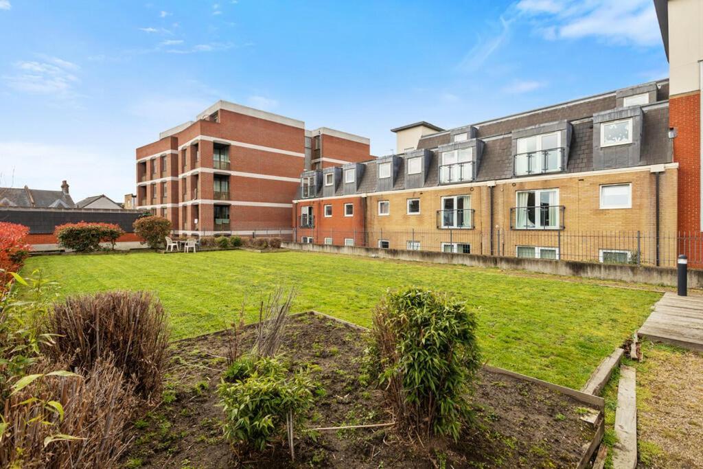 Spacious London Apartment 5 Min Walk To Leytonstone Underground Station And 5 Stops To Zone 1 المظهر الخارجي الصورة
